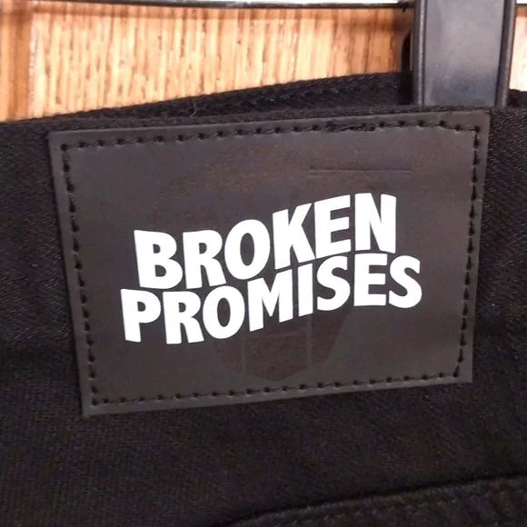 Broken‎ Promises By Zumiez NWT Unisex Size 30 Black White Denim Jeans Slim Fit - Picture 15 of 16